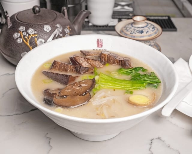 Reren Signature Lamen 热人招牌把子肉面.