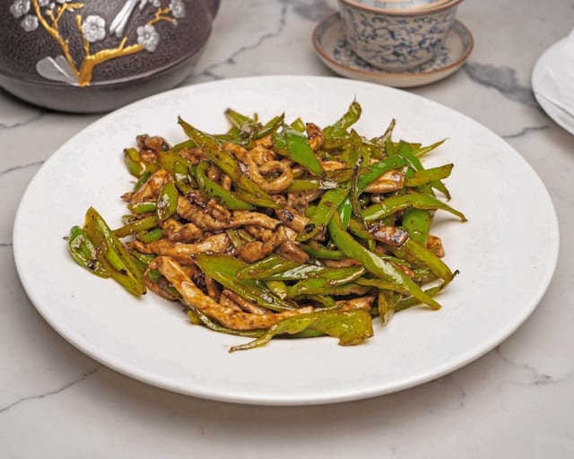 Chill Pepper Stir-Fried Chicken 辣椒爆炒鸡肉.