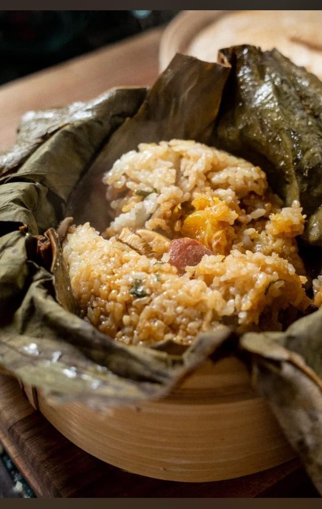 Sticky Rice W. pork糯米鸡 (1).